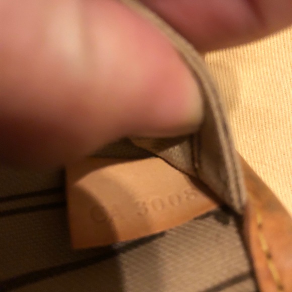 Authentic Louis Vuitton Neverfull MM Bag - Picture 8 of 8